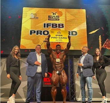 NECKCILLA obtiene su tarjeta profesional IFBB en EVLS PRAGUE PRO AMATEUR 2023