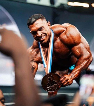 Derek Lunsford campeón en el Olympia 2023