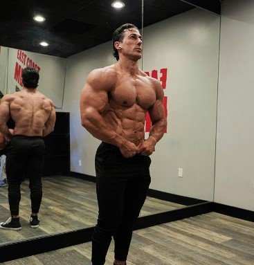 Sadik Hadzovic preparándose para el TAMPA PRO 2024