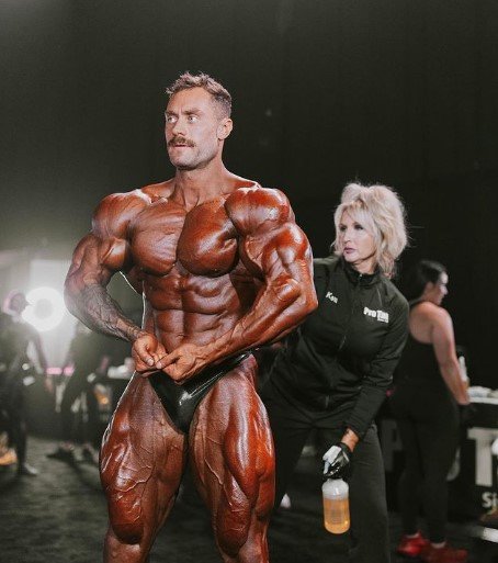 CBUM ganando el Mr Olympia 2023 en NewCulturismo